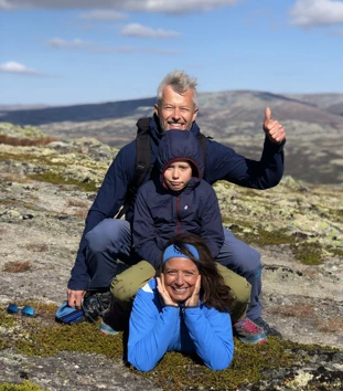 Øyvind Bergkvam med familie på tur i Upsetetraktene