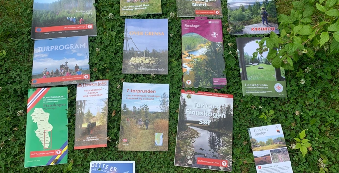 Brosjyrer og kart fra Finnskogen