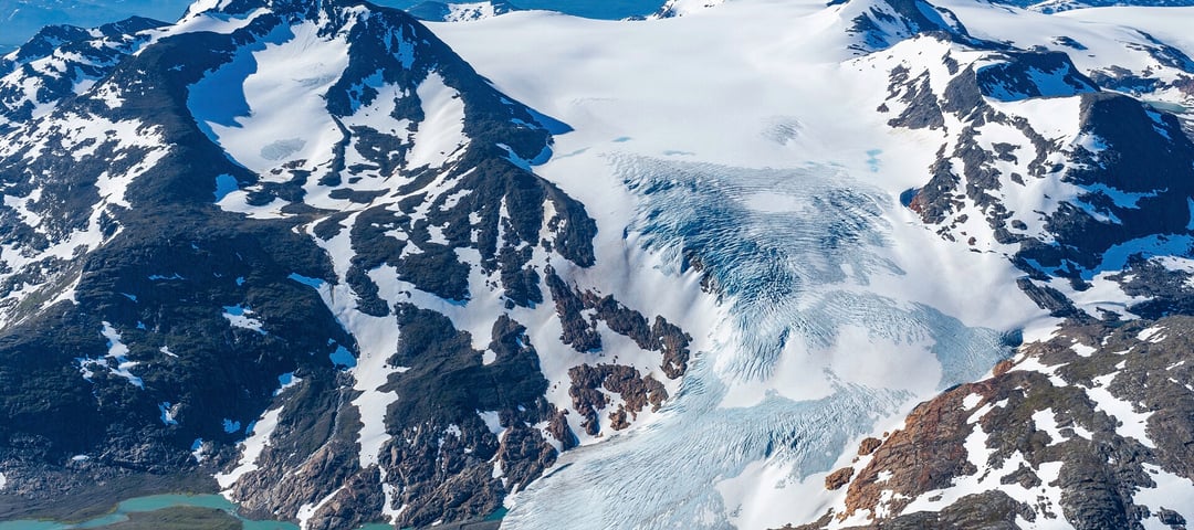Austre Okstindbre av fotograf  Lars Westvig/Visit Helgeland