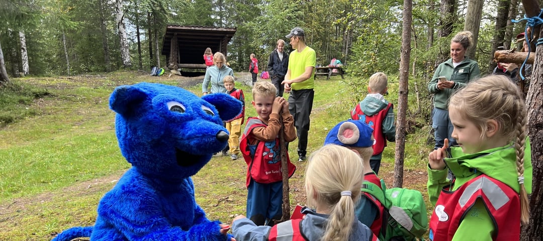 Barn møter blå rev
