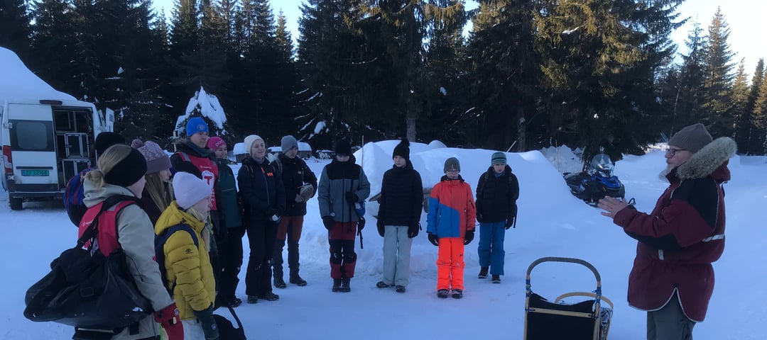 Gruppe samlet før hundekjøring