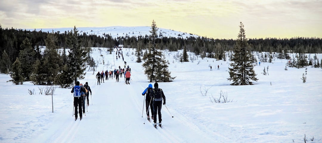 Mange skiløpere går fra Sjusjøen-Gåsbu.