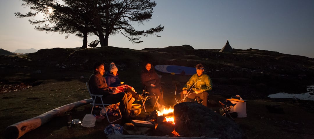 Bålkos på Kuskjæret, Bjørnafjorden, april 2019.