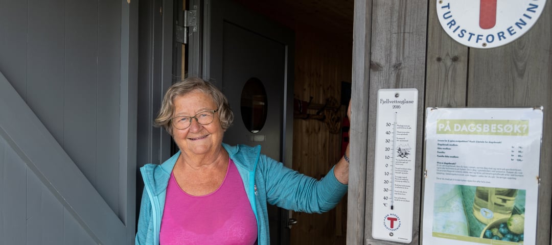 Hyttevert på Breidablik i Kvammafjella, Brit Magnussen, august 2023.