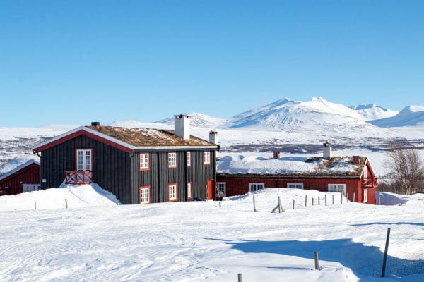 Forberedelser til påska med dugnadsgjengen på Storerikvollen 2024.