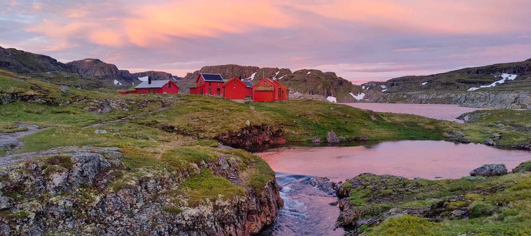 Solnedgang på Stranddalen en vakker julidag.