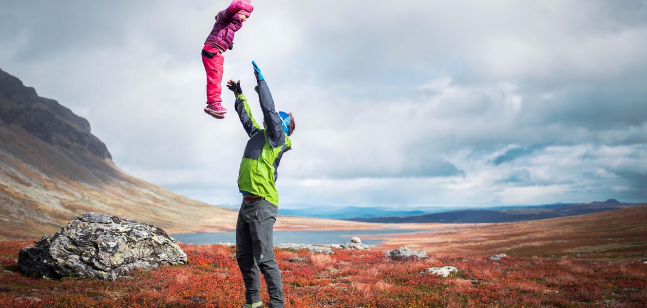 Bilde av far og datter, i nydelige Vang i Valdres