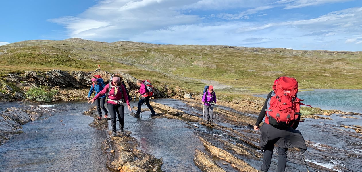 Fellestur Beiarstua - Bjellåvasstua - Russånes august 2019. Kryssing av elva sør for Hessihompvatnet