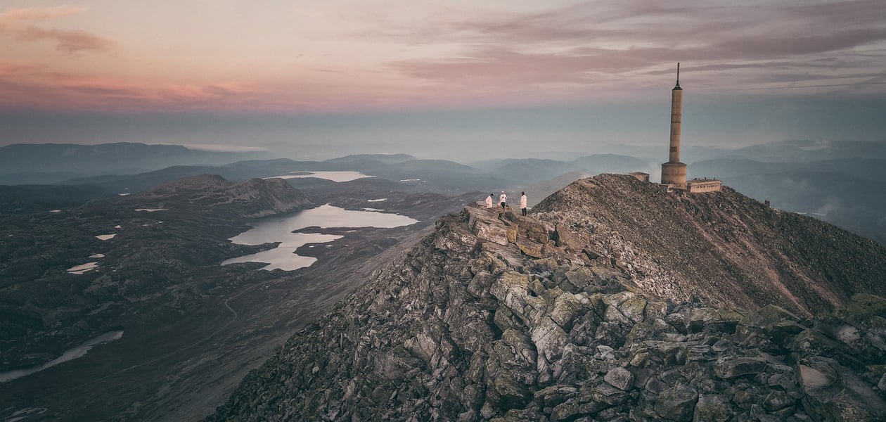 Fjell med en mast