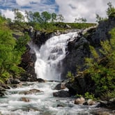 Nedalshytta juni 2022. Fossen i Ekorråa.