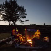 Bålkos på Kuskjæret, Bjørnafjorden, april 2019.