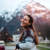 Landsmøte DNT UNG 2025 Åndalsnes
Fellesbilder ute av foreningene Bergen, Stavanger, Lillehammer, Trondheim, Oslo og Drammen.
Prisutdeling for 2025 gikk til
Frivillighetspris til Eivind Fogstad og Veiviserprisen til DNT Ung Romsdal
Avskjed til tidligere landsstyremedlemmer Torjus Johansen og Selma Blanco.
Swing dans på kveld og kveldsbilde.