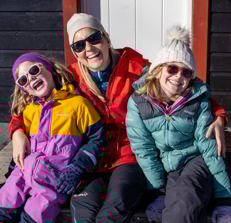 Herlig stemning i hytteveggen til Ådneram anneks i Sirdal.