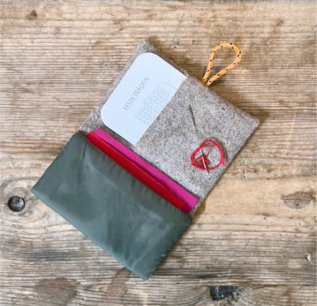 bord med reparasjonsveske