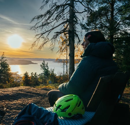 Utsikten fra Prins Oscars Utsikt nytes i morgensol.
