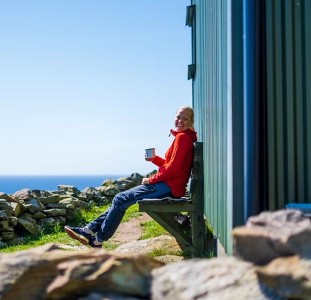 Fjøløy turisthytte, 27. april 2022. Agnethe Larsen på bildene.