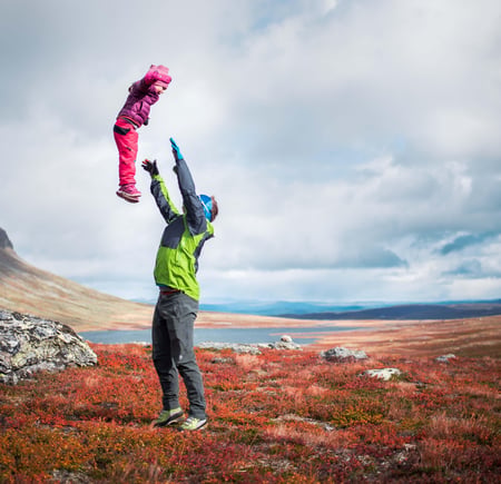 Bilde av far og datter, i nydelige Vang i Valdres