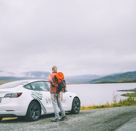 Bilder av VYs turbil tatt ved Gjendesheim.