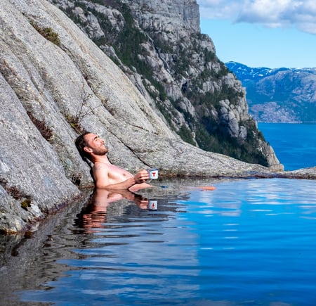 Lysefjorden. Bading. Kaffe. Kaffebål. Utsikt. Fantapytten. Kjartan Aakre på bildet.