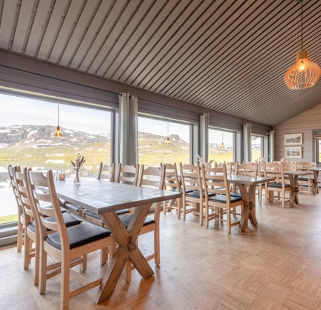 Interiørbilder fra Haukeliseter fjellstue sommeren 2022.