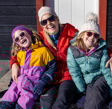 Herlig stemning i hytteveggen til Ådneram anneks i Sirdal.