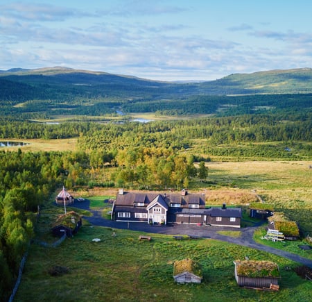 Dronebilde av hytta Liomseter