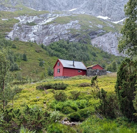Brydalsseter turisthytte ved Sognefjorden i Stølsheimen, 2024.