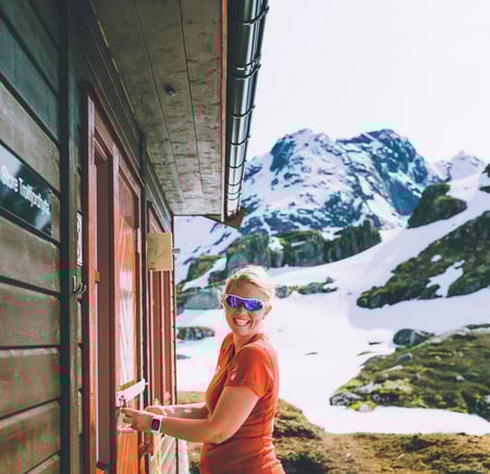 Nydelige Trollfjordhytta ligger på grensen mellom Vesterålen og Lofoten. Turen opp til hytta går fra Austpollen innerst i Trollfjorden.