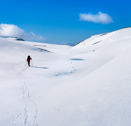 Påskeferie i Ryfylkeheiane i 2025, en påske med store kontraster siden snøsmeltingen hadde satt ordentlig god fart denne sene påsken. Steffen var innom Viglesdalen, Stakken, Eidavatn, Grasdalen og Melands-Grønahei, med slutt i Årdal. Oppsummert en fantastisk påskeferie!