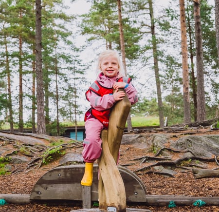 Morosløyd på Liastua, med Barnas turlag