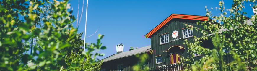 Kobberhaughytta 25. juni 2018. En dugnadsgjeng får besøk av kulturminister Trine Skei Grande. 