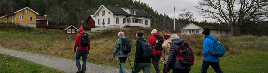 Turbussen tirsdag 15.11. Tur fra Oppegård kirke til Breivoll Gård