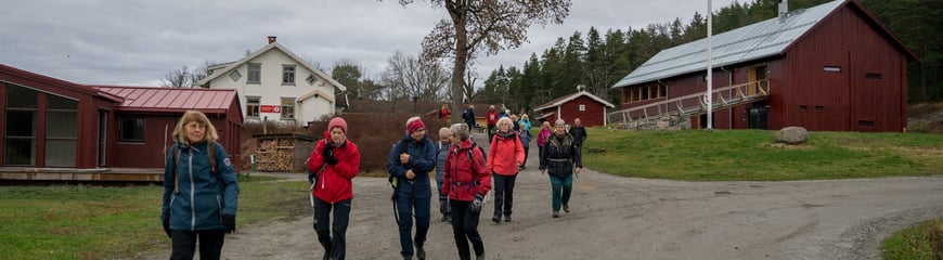 Turbussen tirsdag 15.11. Tur fra Oppegård kirke til Breivoll Gård