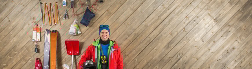 Gaute Dalastøyl Jensen viser fram toppturutstyr. På trykk i UT nr 2, 2014.