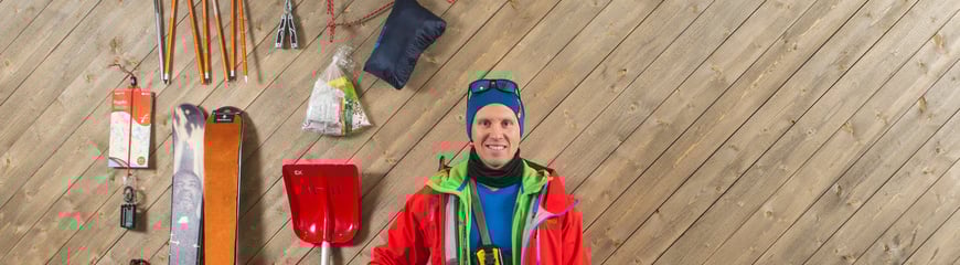 Gaute Dalastøyl Jensen viser fram toppturutstyr. På trykk i UT nr 2, 2014.