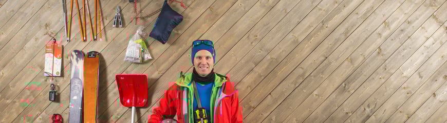 Gaute Dalastøyl Jensen viser fram toppturutstyr. På trykk i UT nr 2, 2014.