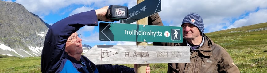 Montering av ny bru over Gravbekken i Trollheimen.