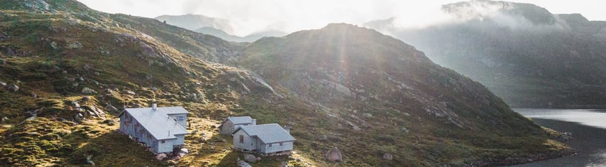 Eksteriør og interiørbilder fra Heibergtunet Storevatn. Se nr. på bildefiler for rekkefølge.