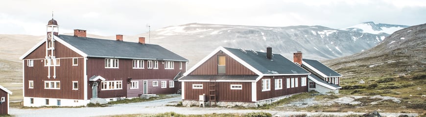 Glitterheim
En hytte på Omveien - den nye langruta fra Lillehammer i øst til Sognefjorden i vest, en rute hvor man krysser Fjell-Norge på tvers og får oppleve det mest spektakulære landet har å by på.