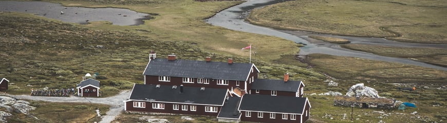 Glitterheim
En hytte på Omveien - den nye langruta fra Lillehammer i øst til Sognefjorden i vest, en rute hvor man krysser Fjell-Norge på tvers og får oppleve det mest spektakulære landet har å by på.