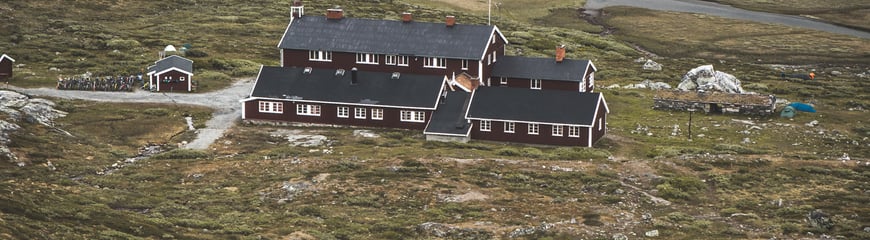 Glitterheim
En hytte på Omveien - den nye langruta fra Lillehammer i øst til Sognefjorden i vest, en rute hvor man krysser Fjell-Norge på tvers og får oppleve det mest spektakulære landet har å by på.