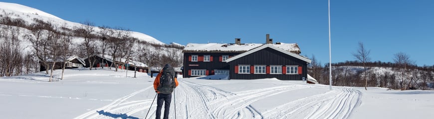 Klargjøring av Nedalshytta før påskesesongen 2023.