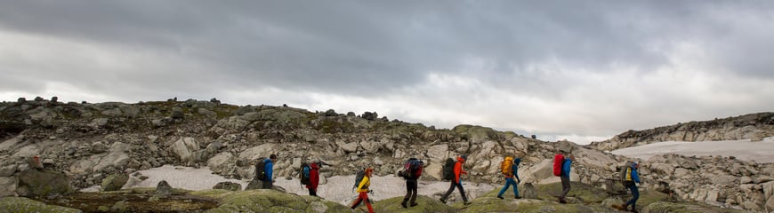 Dag Terje Klarp Solvang leder fellestur fra Hallingskeid til Osa, Historisk Vandrerute på vestlandet, august 2019.