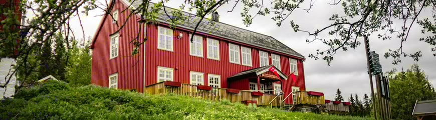 Rønningen gård med vårstemning i 2023.