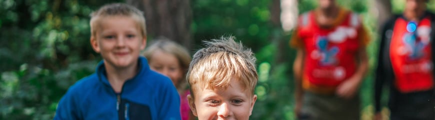 Frivillige fra Barnas turlag og barn som er klare for Kom deg ut-dagen!