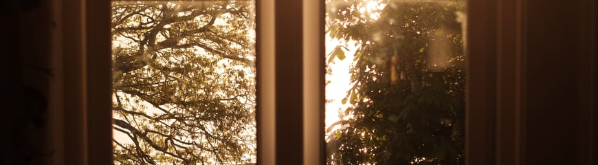 Øitangen, Jomfruland, mai 2024. Interiør, vindu, utsikt.