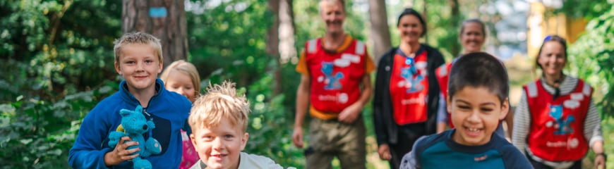 Frivillige fra Barnas turlag og barn som er klare for Kom deg ut-dagen!