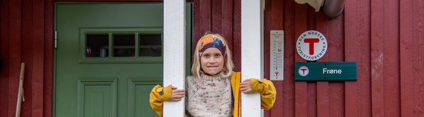 Fotoshot med Anne-Lill og jentene på Frøne.