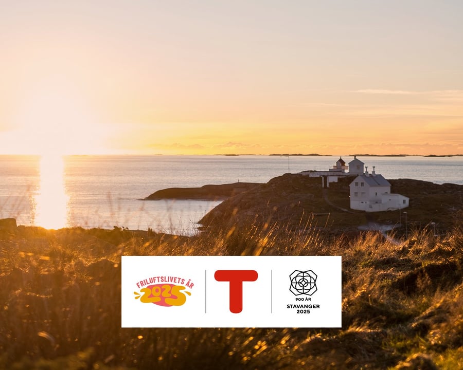 Bilde av solnedgang som går ned i havet.