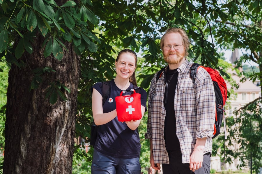 Produktbilder av DNTs førstehjelpspose. Produktbilder av DNTs førstehjelpspose.